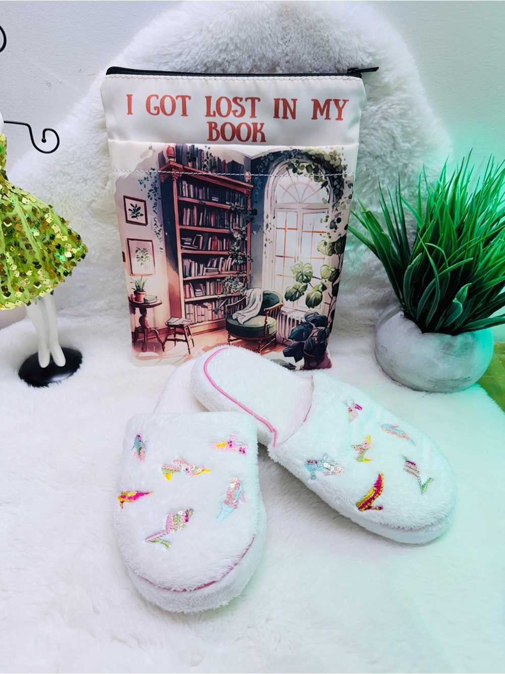 Like New Book Journal Scribbler Zippered Sleeve w/ Sequinned Slippers. 💝